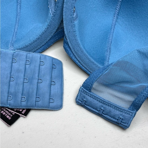 Victoria's Secret Very Sexy V Floral Foiled Lace Sz 32D Bra - Picture 13 of 16